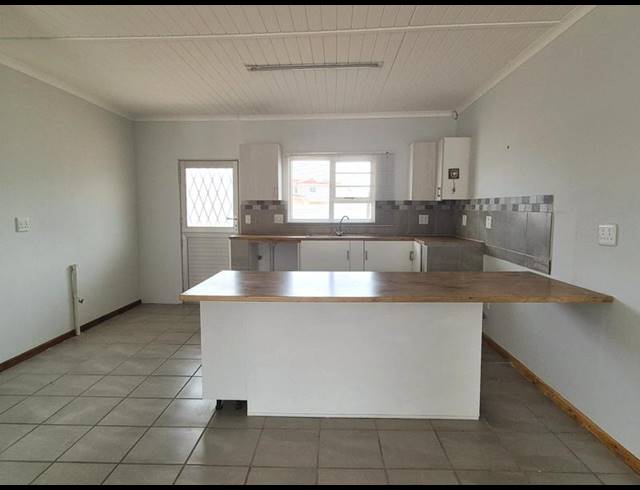 3 BEDROOM HOUSE FOR SALE IN PERLEMOENBAAI